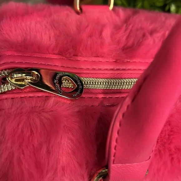 🩷🍒Juicy couture free love speedy satchel - Picture 9 of 13